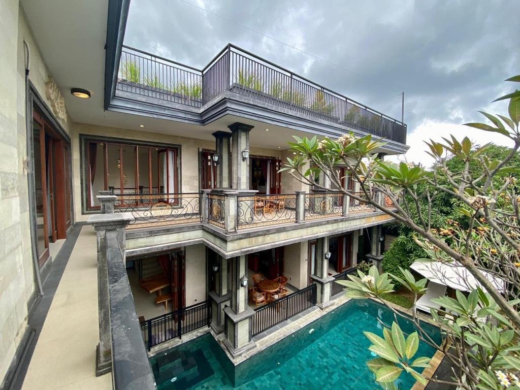 Freehold 4-Bedroom Villa Near Berawa Beach, Canggu — Move-In Ready, Walk to Beach Clubs