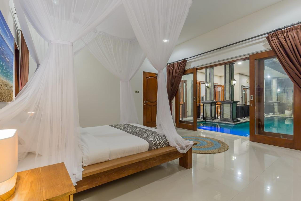 Freehold 4-Bedroom Villa Near Berawa Beach, Canggu — Move-In Ready, Walk to Beach Clubs
