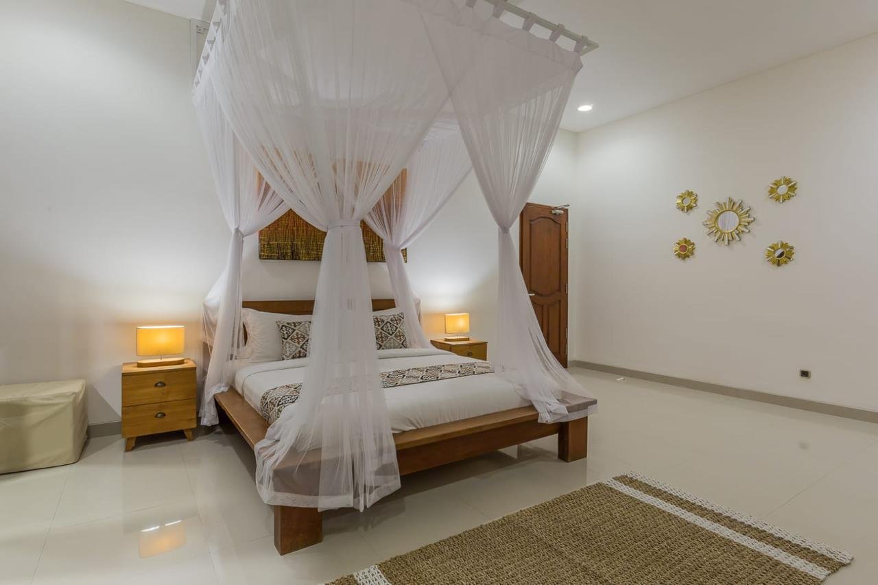 Freehold 4-Bedroom Villa Near Berawa Beach, Canggu — Move-In Ready, Walk to Beach Clubs