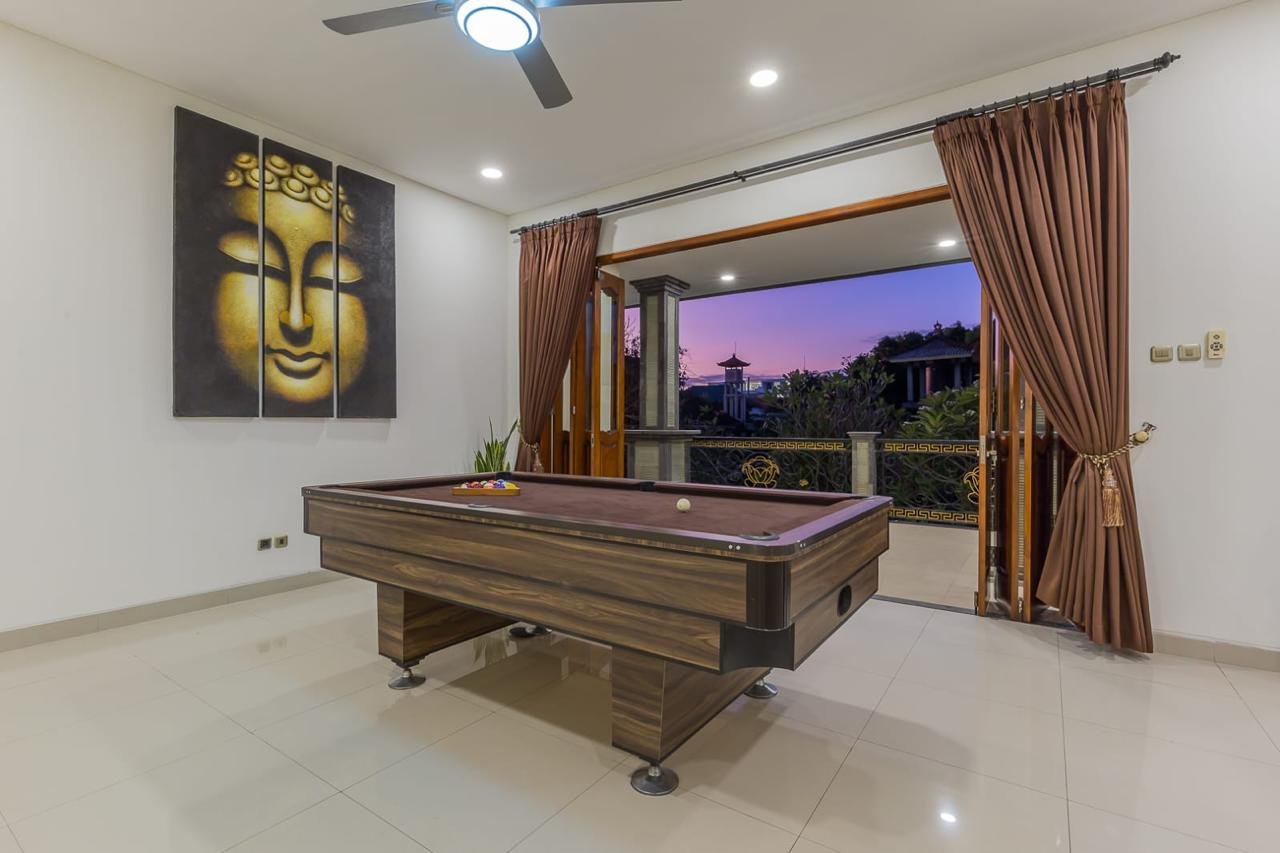Freehold 4-Bedroom Villa Near Berawa Beach, Canggu — Move-In Ready, Walk to Beach Clubs