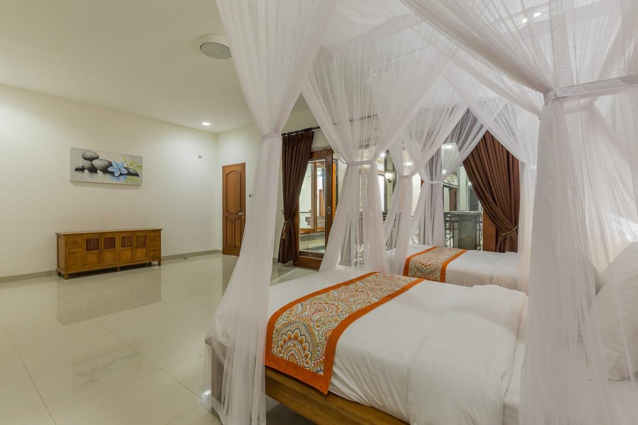 Freehold 4-Bedroom Villa Near Berawa Beach, Canggu — Move-In Ready, Walk to Beach Clubs