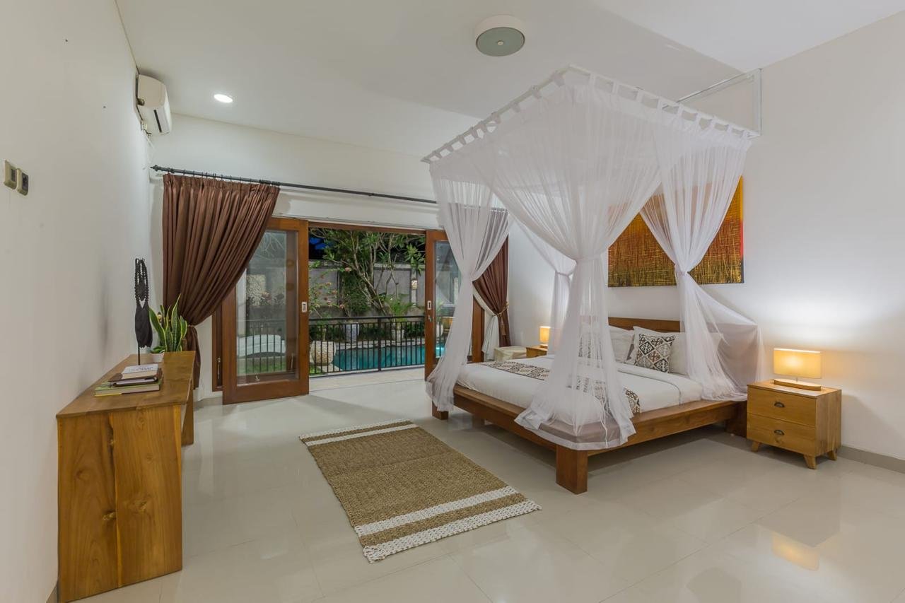 Freehold 4-Bedroom Villa Near Berawa Beach, Canggu — Move-In Ready, Walk to Beach Clubs