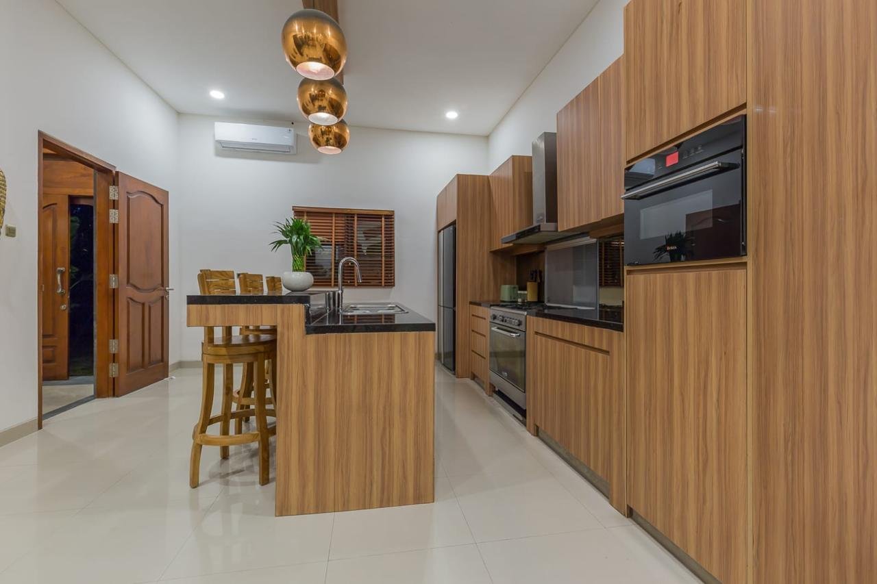 Freehold 4-Bedroom Villa Near Berawa Beach, Canggu — Move-In Ready, Walk to Beach Clubs
