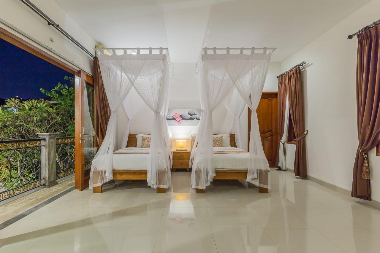 Freehold 4-Bedroom Villa Near Berawa Beach, Canggu — Move-In Ready, Walk to Beach Clubs