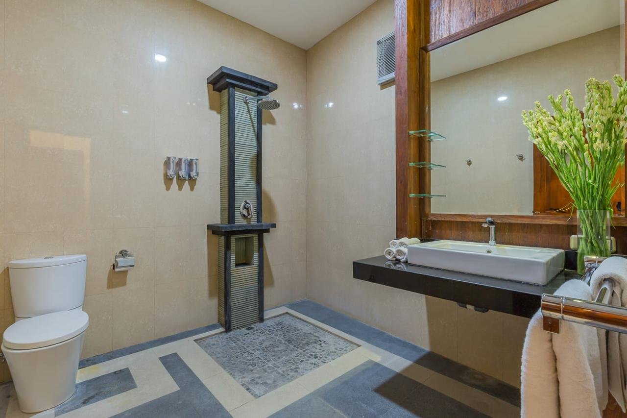 Freehold 4-Bedroom Villa Near Berawa Beach, Canggu — Move-In Ready, Walk to Beach Clubs