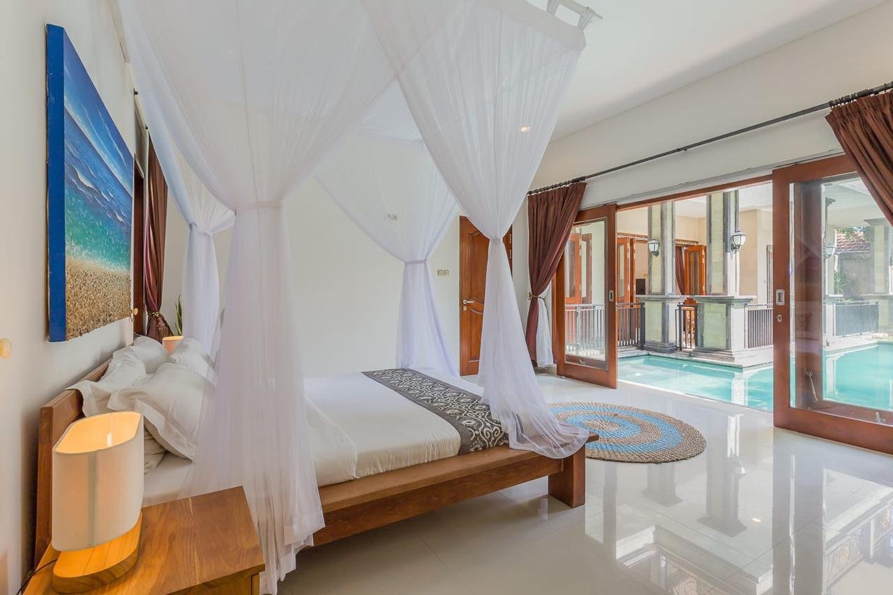Freehold 4-Bedroom Villa Near Berawa Beach, Canggu — Move-In Ready, Walk to Beach Clubs