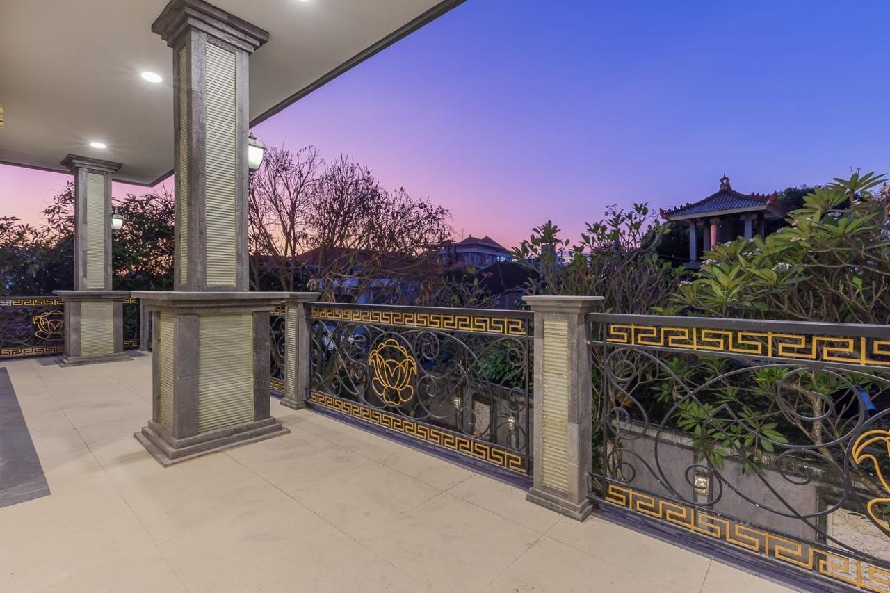 Freehold 4-Bedroom Villa Near Berawa Beach, Canggu — Move-In Ready, Walk to Beach Clubs