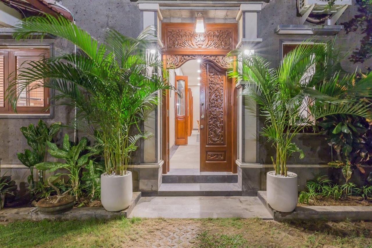 Freehold 4-Bedroom Villa Near Berawa Beach, Canggu — Move-In Ready, Walk to Beach Clubs