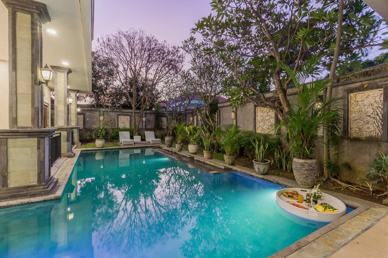 Freehold 4-Bedroom Villa Near Berawa Beach, Canggu — Move-In Ready, Walk to Beach Clubs