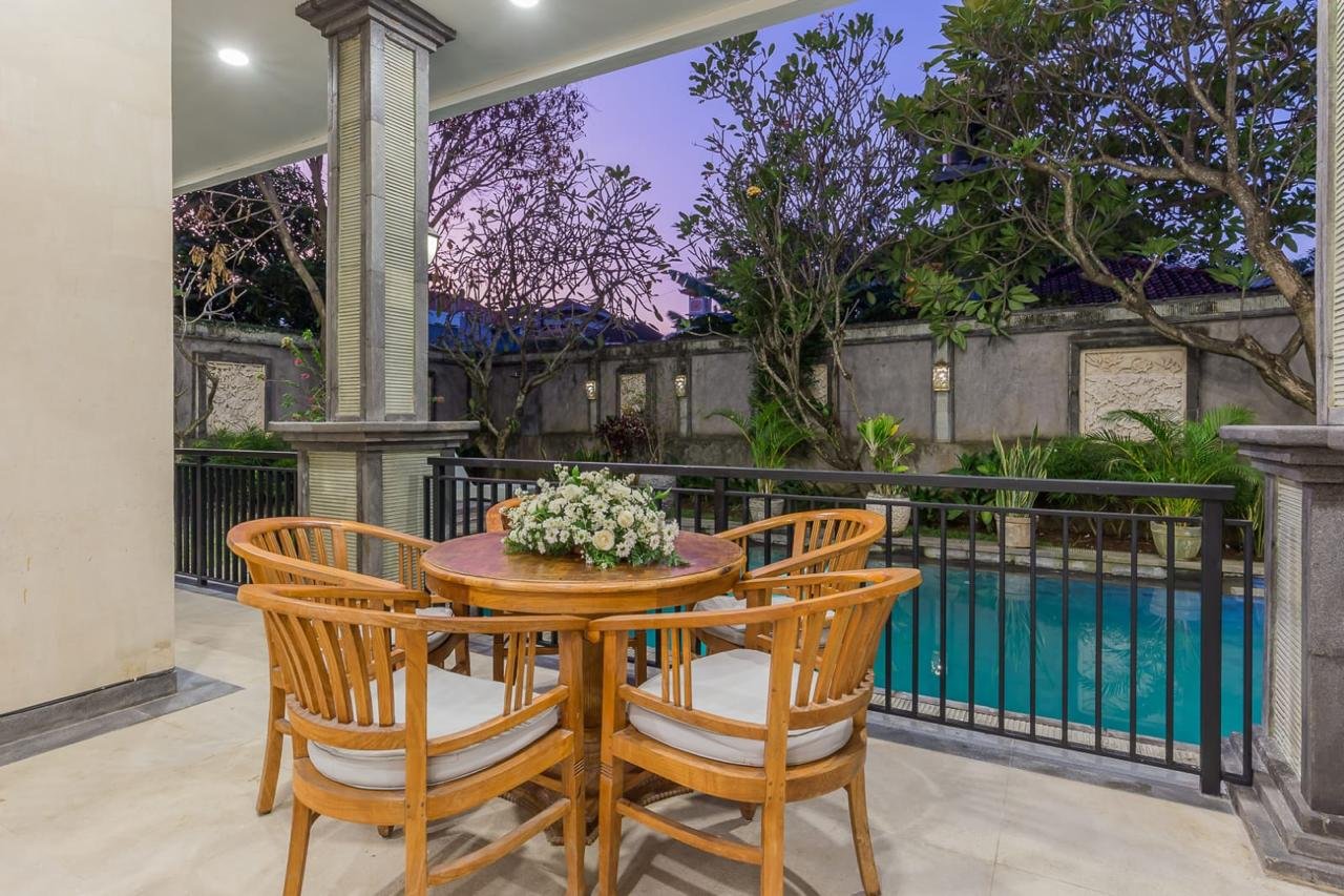 Freehold 4-Bedroom Villa Near Berawa Beach, Canggu — Move-In Ready, Walk to Beach Clubs