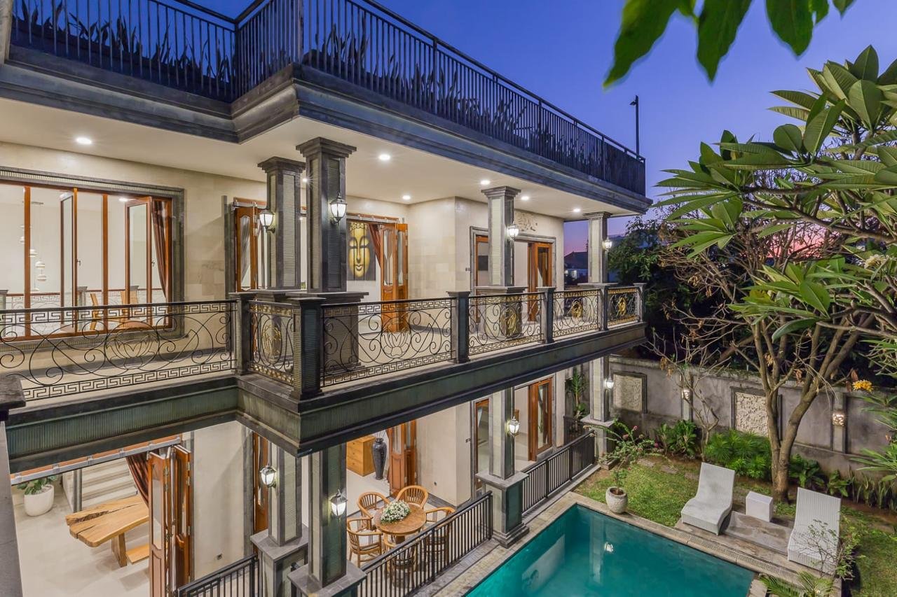 Freehold 4-Bedroom Villa Near Berawa Beach, Canggu — Move-In Ready, Walk to Beach Clubs