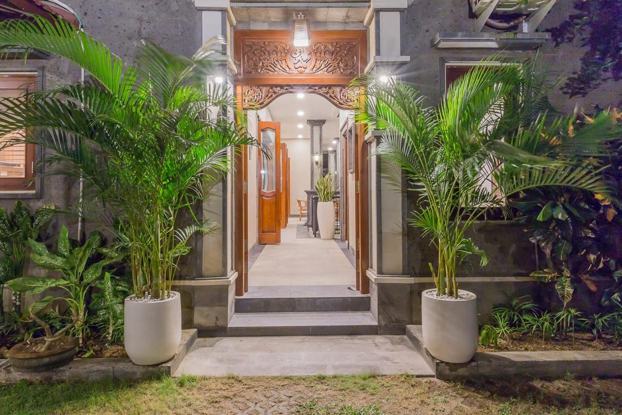 Freehold 4-Bedroom Villa Near Berawa Beach, Canggu — Move-In Ready, Walk to Beach Clubs