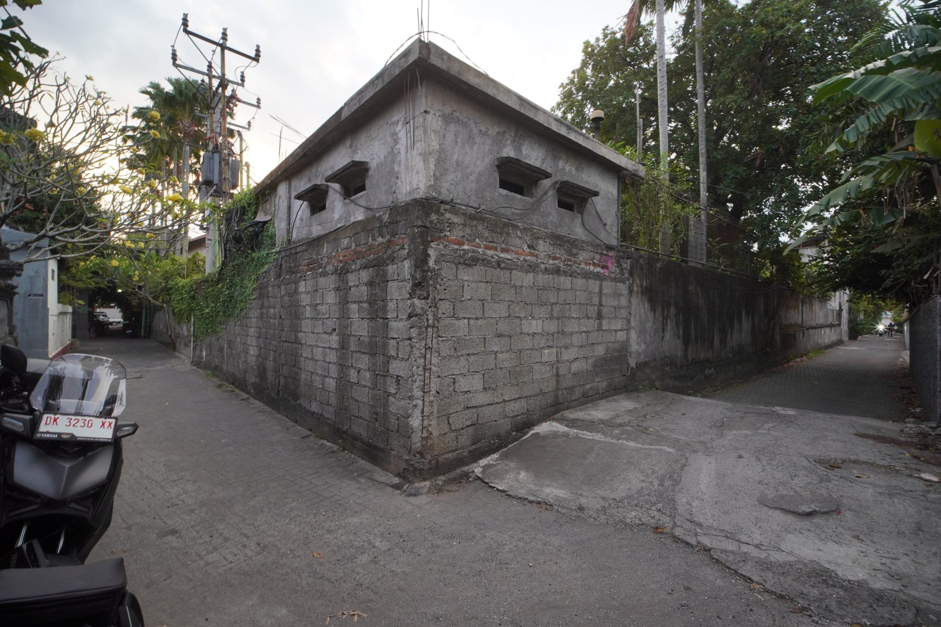 Freehold 1,400 m² Flat Land in Seminyak with Main-Road Access & Clean KKPR Title