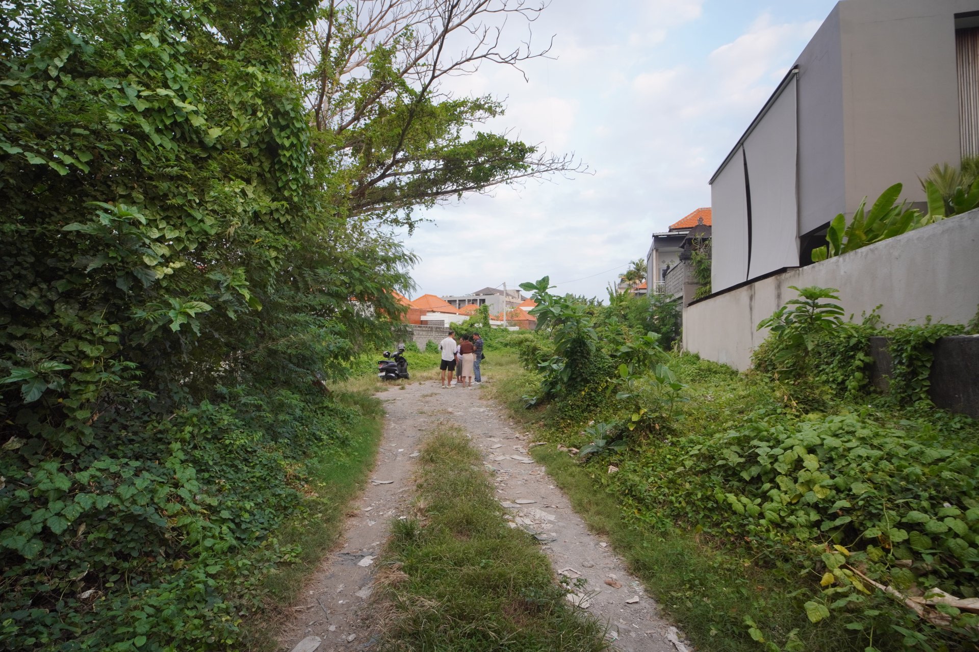 Freehold 1,400 m² Flat Land in Seminyak with Main-Road Access & Clean KKPR Title