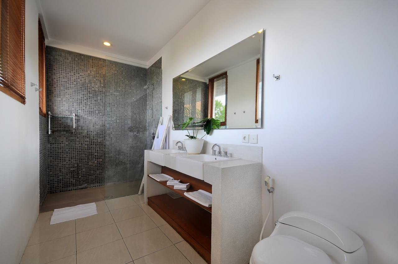 Freehold (SHM) 4-Bedroom Villa in Berawa, Canggu with Rooftop Lounge & Private Pool