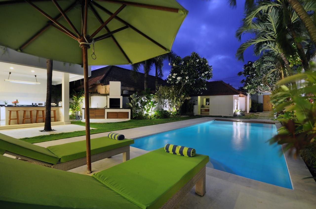 Freehold (SHM) 4-Bedroom Villa in Berawa, Canggu with Rooftop Lounge & Private Pool