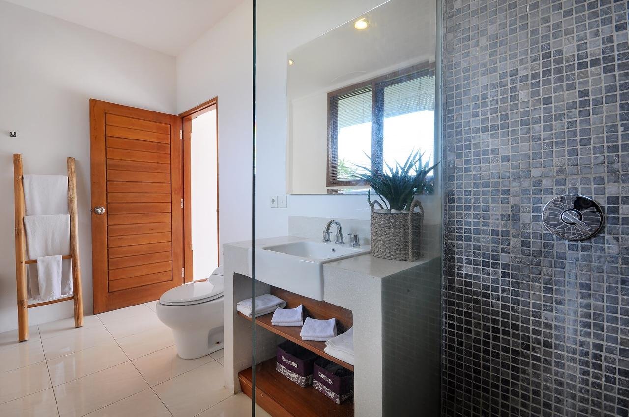 Freehold (SHM) 4-Bedroom Villa in Berawa, Canggu with Rooftop Lounge & Private Pool