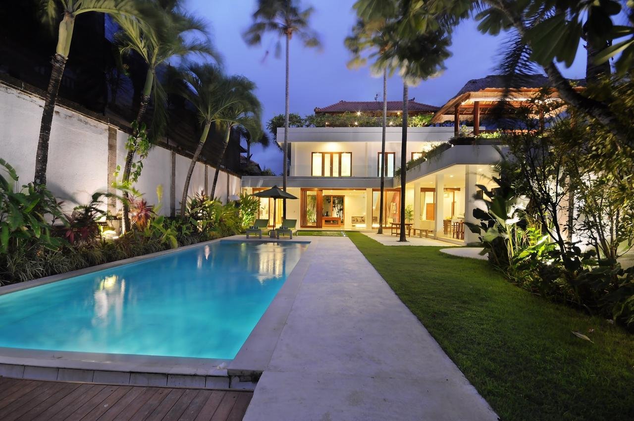 Freehold (SHM) 4-Bedroom Villa in Berawa, Canggu with Rooftop Lounge & Private Pool