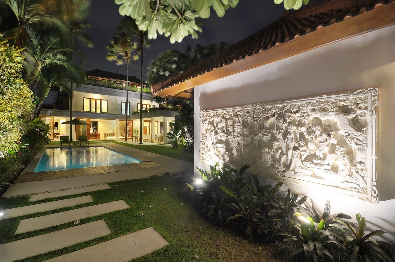 Freehold (SHM) 4-Bedroom Villa in Berawa, Canggu with Rooftop Lounge & Private Pool