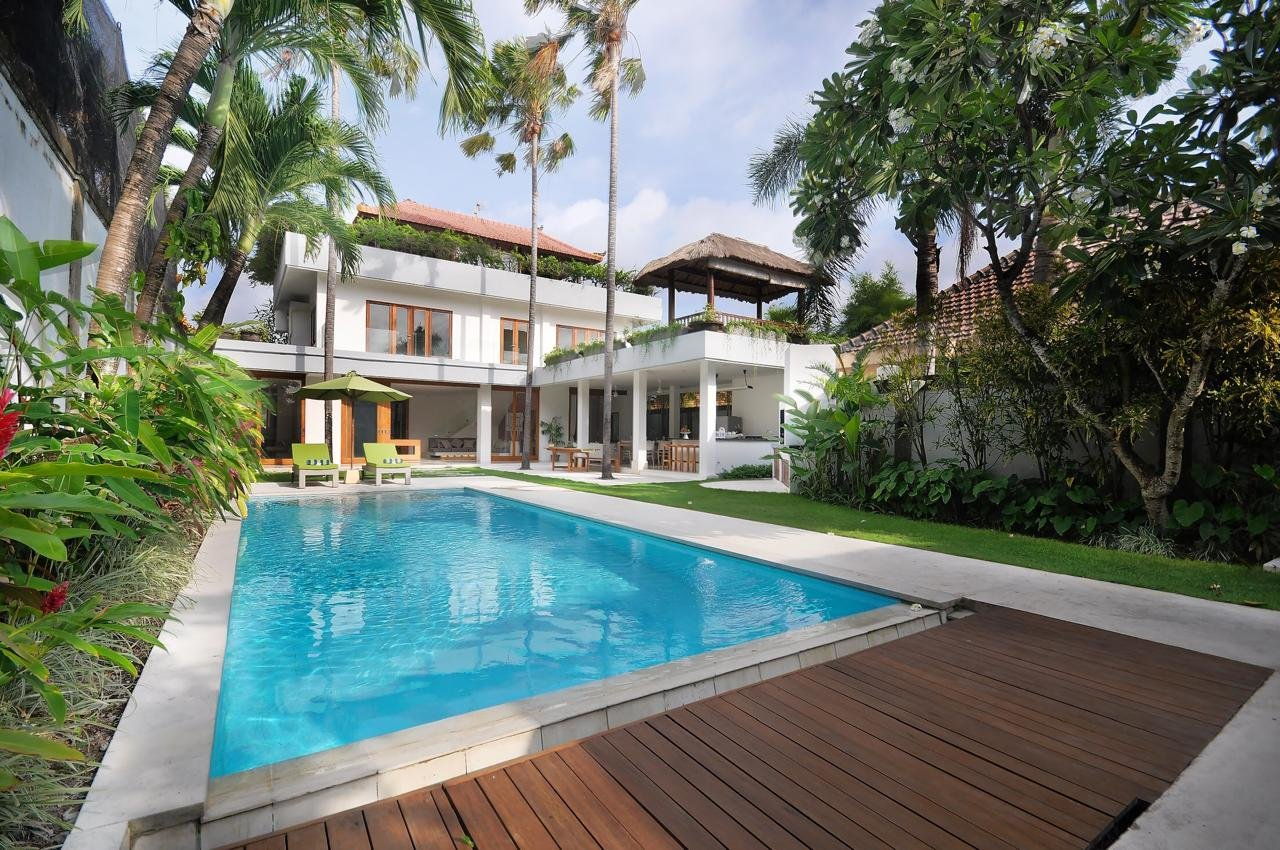 Freehold (SHM) 4-Bedroom Villa in Berawa, Canggu with Rooftop Lounge & Private Pool