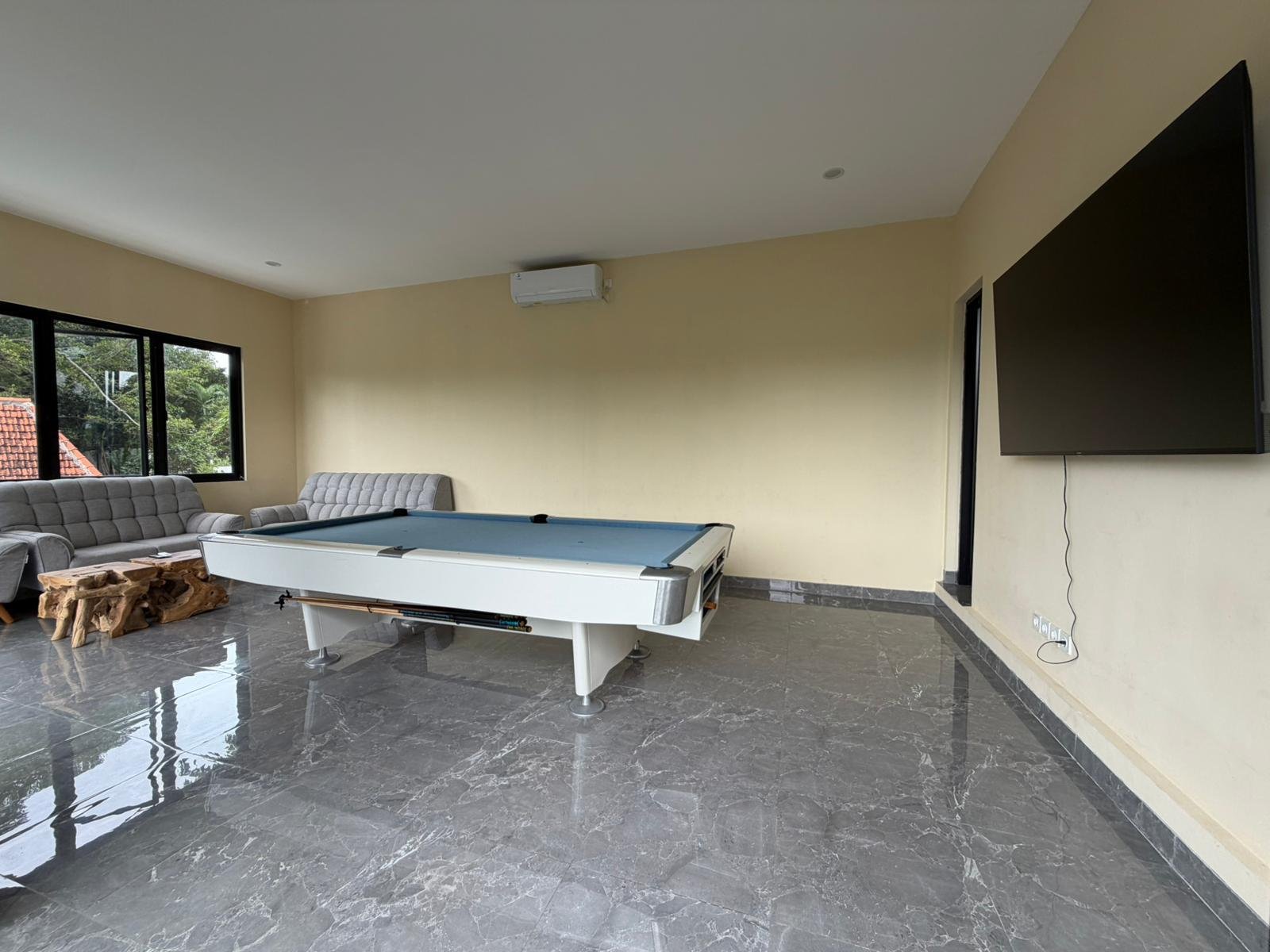 Modern 4-Bedroom Freehold Villa in Prime Umalas Near Seminyak & Canggu